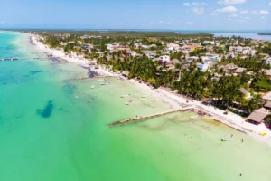 Lee más sobre el artículo Holbox: El Paraíso Escondido para Parejas que Buscan Relajación y Aventura