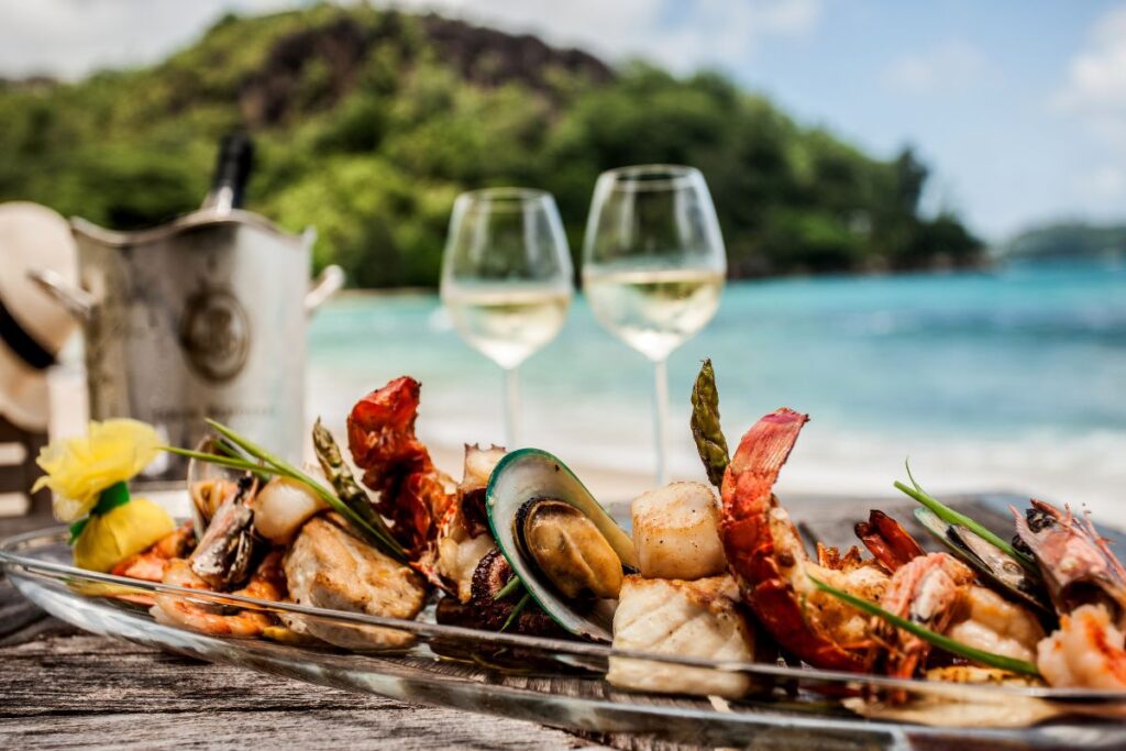mariscos frescos junto al mar en Mazatlán