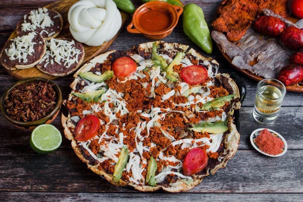 Comida típica de Oaxaca servida en restaurante local