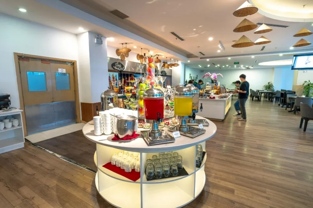 tipos de hospedaje con desayuno buffet variado