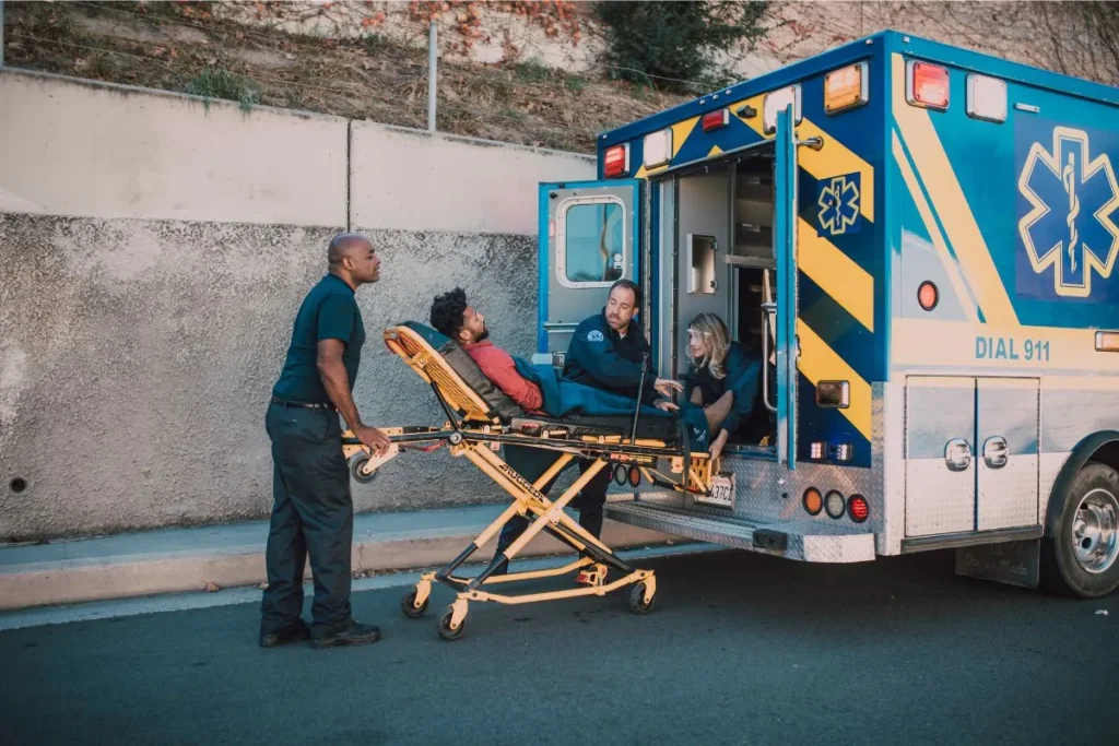 Qué hacer en caso de emergencia medica durante mi viaje