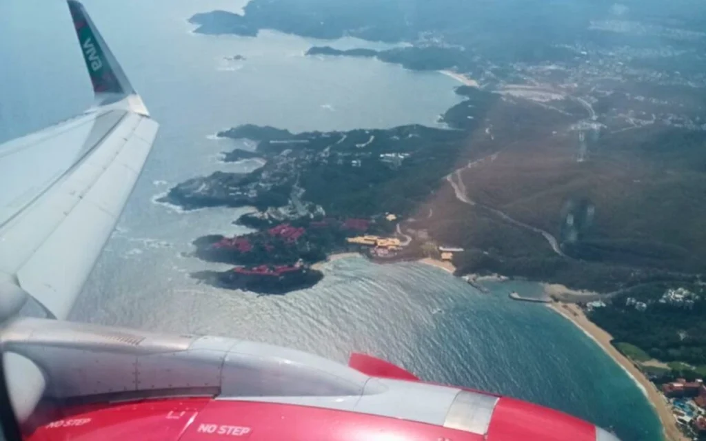 Sobrevolando las Bahías de Huatulco