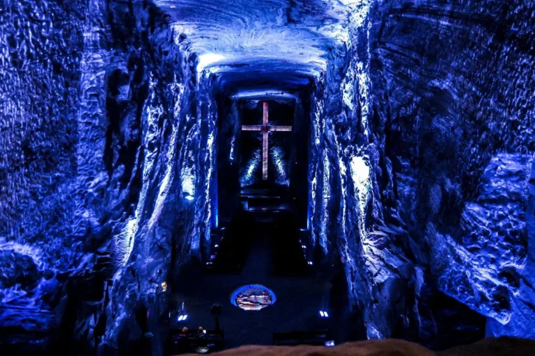 Interior de la Catedral de Sal de Zipaquirá, excursión opcional desde Bogotá