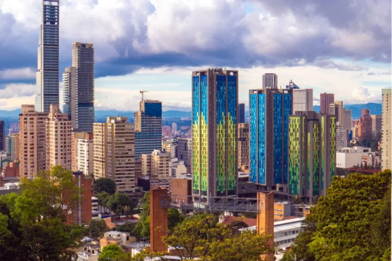 Vista urbana de Bogotá incluida en el circuito por Colombia de 8 días